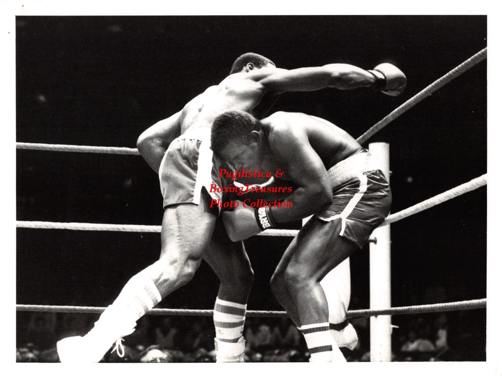 Boxing Photo #1385 - Frank Bruno vs. Larry Frazier - vintage press photograph