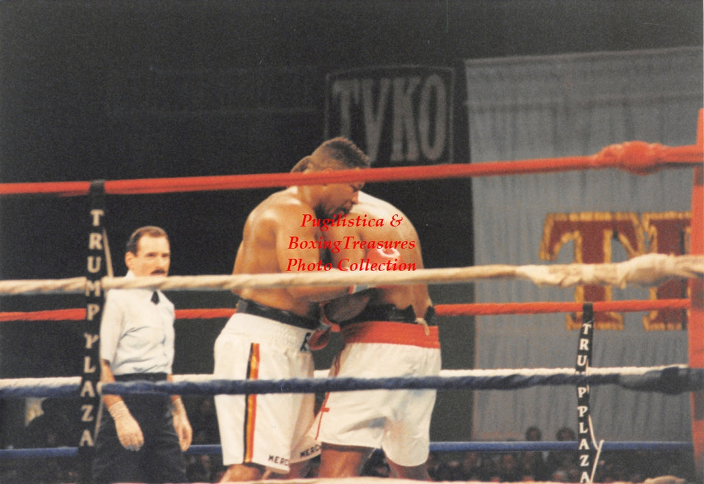 Boxing Photo #1309 - Larry Holmes vs. Ray Mercer 1992 Vintage Snapshot Photograph
