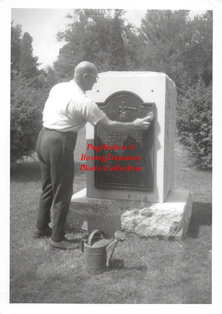 Boxing Photo #761 - Johnny Hauck at Leo Houck Gravesite - Vintage