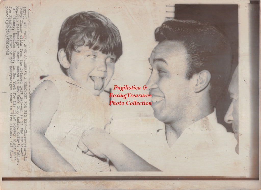 Boxing Photo #1401 - Manuel Ramos - Vintage 1968 Wire Photograph