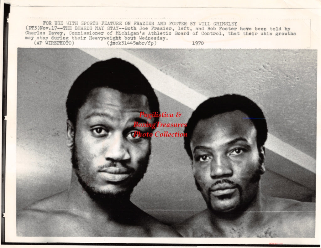 Boxing Photo #1405 - Joe Frazier and Bob Foster - Vintage 1970 Wire Photograph