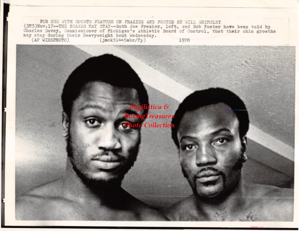 Boxing Photo #1405 - Joe Frazier and Bob Foster - Vintage 1970 Wire Photograph