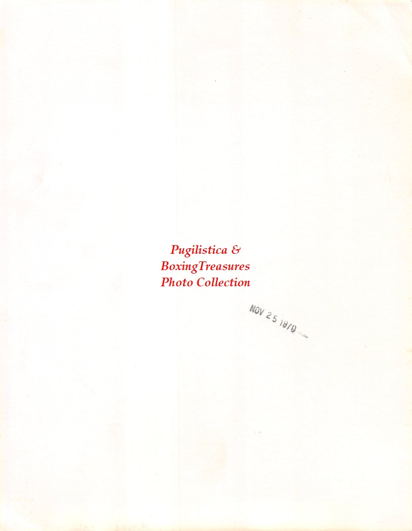 Boxing Photo #1405 - Joe Frazier and Bob Foster - Vintage 1970 Wire Photograph