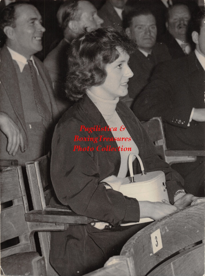 Boxing Photo #1036 - Wife of Dai Dower sitting ringside