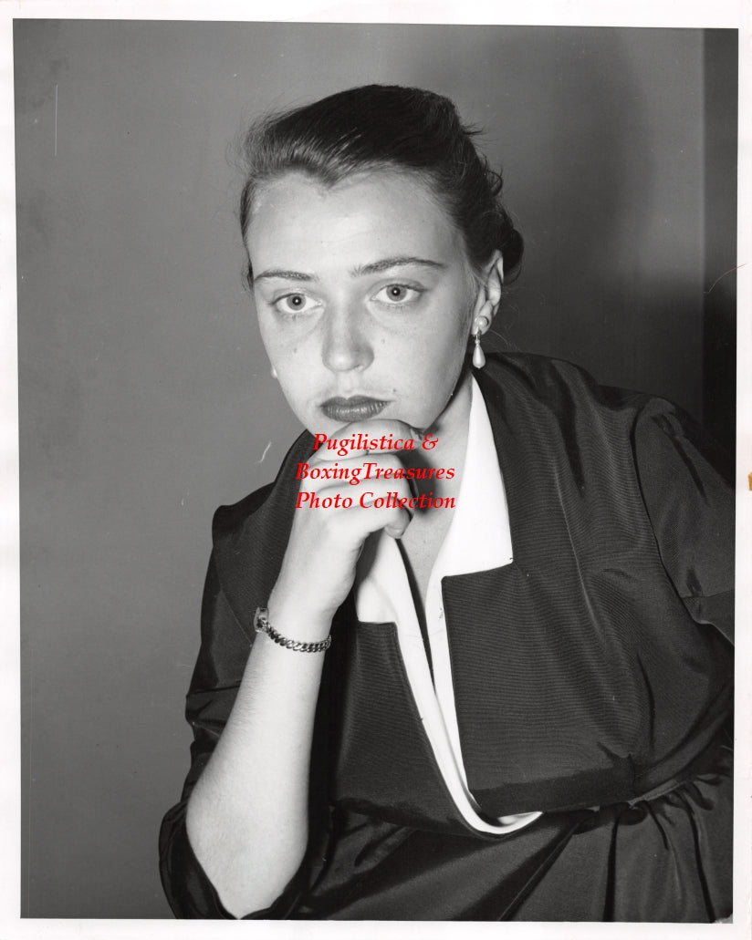 Boxing Photo #1398 - Wife of Chuck Davey - Vintage Press Photograph