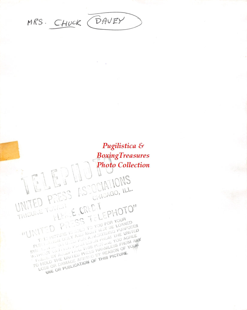 Boxing Photo #1398 - Wife of Chuck Davey - Vintage Press Photograph