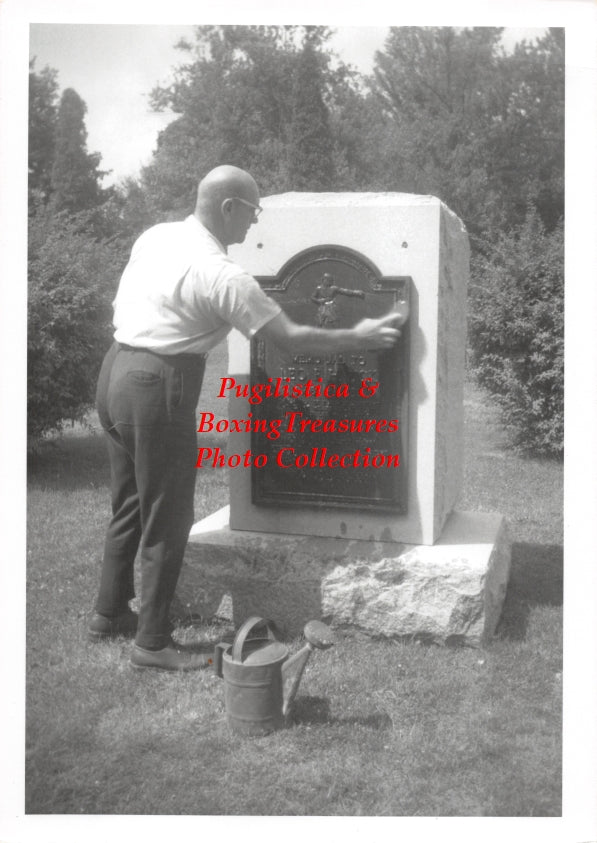 Boxing Photo #1201 - Leo Houck gravesite - Johnny Hauck