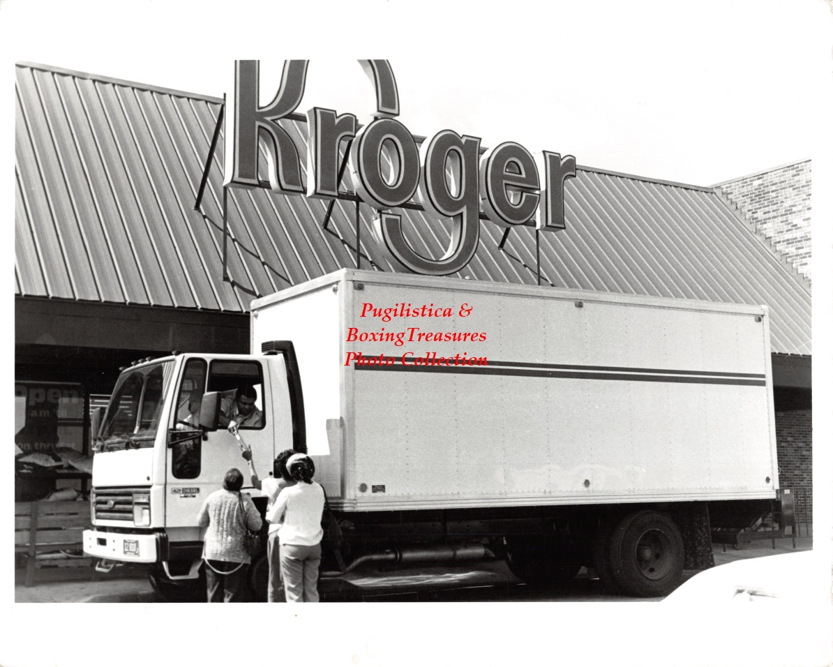Boxing Photo #1099 - Muhammad Ali in truck at a Kroger's