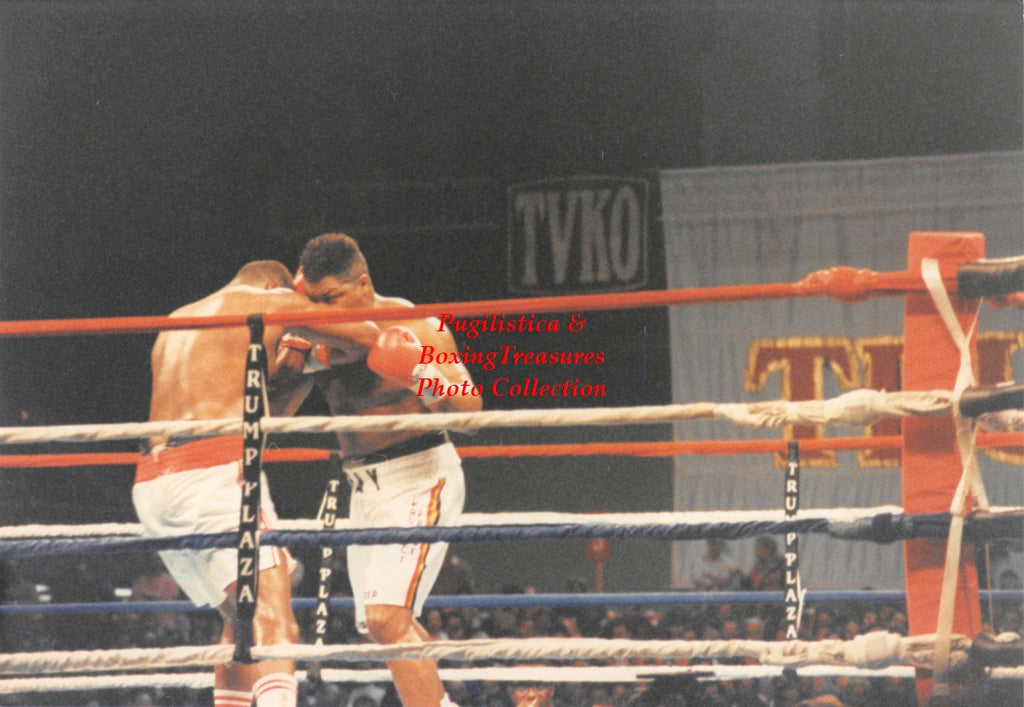 Boxing Photo #1338 - Larry Holmes vs. Ray Mercer 1992 Vintage Snapshot Photograph