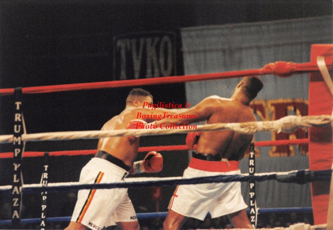 Boxing Photo #1322 - Larry Holmes vs. Ray Mercer 1992 Vintage Snapshot Photograph