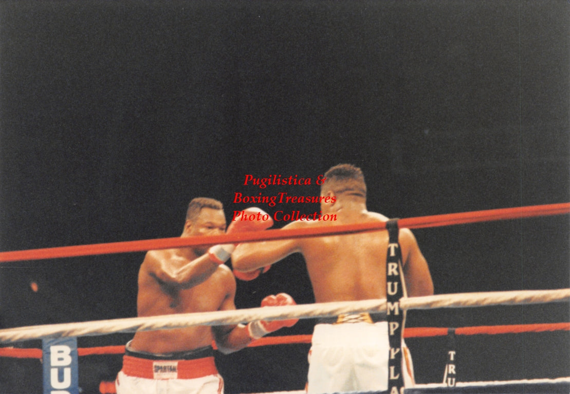 Boxing Photo #1323 - Larry Holmes vs. Ray Mercer 1992 Vintage Snapshot Photograph