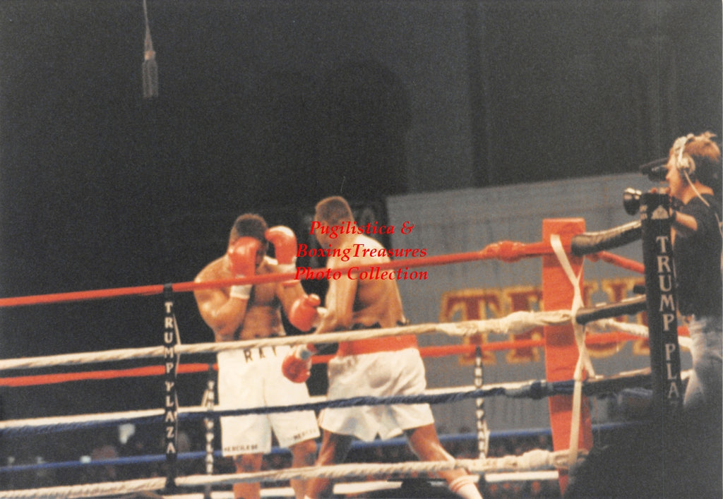 Boxing Photo #1327 - Larry Holmes vs. Ray Mercer 1992 Vintage Snapshot Photograph