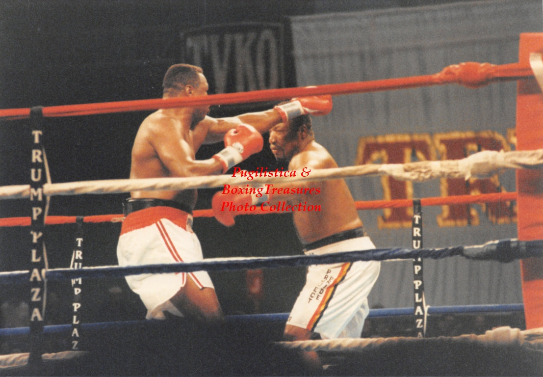 Boxing Photo #1321 - Larry Holmes vs. Ray Mercer 1992 Vintage Snapshot Photograph