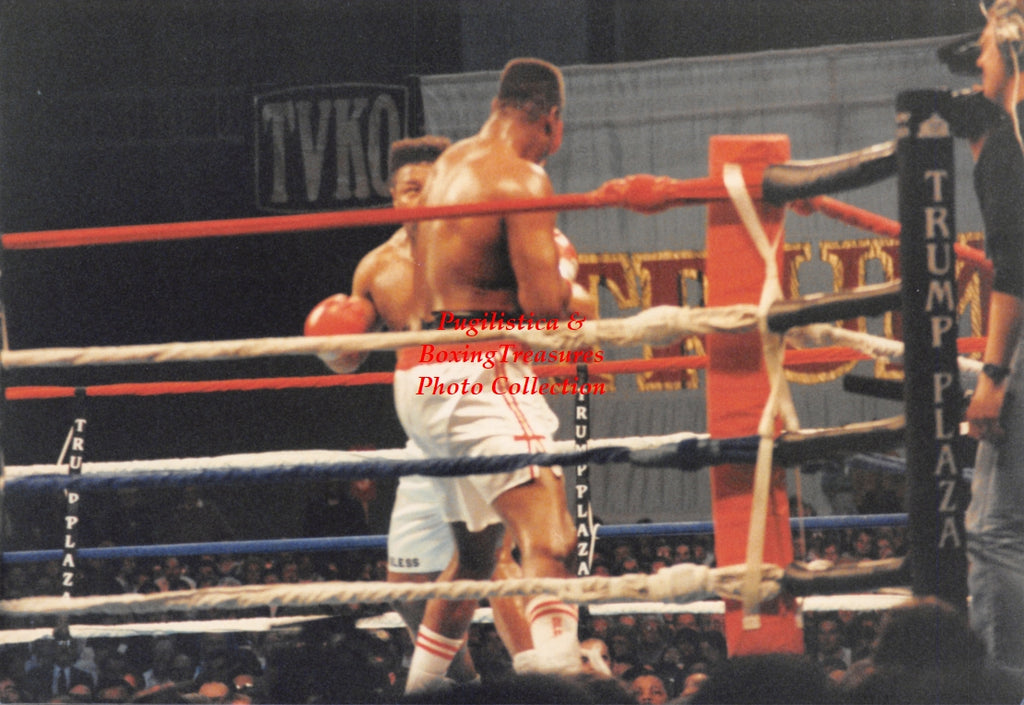 Boxing Photo #1348 - Larry Holmes vs. Ray Mercer 1992 Vintage Snapshot Photograph