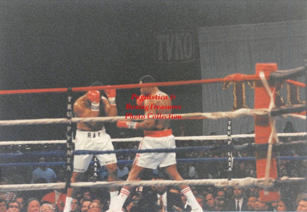 Boxing Photo #1363 - Larry Holmes vs. Ray Mercer 1992 Vintage Snapshot Photograph