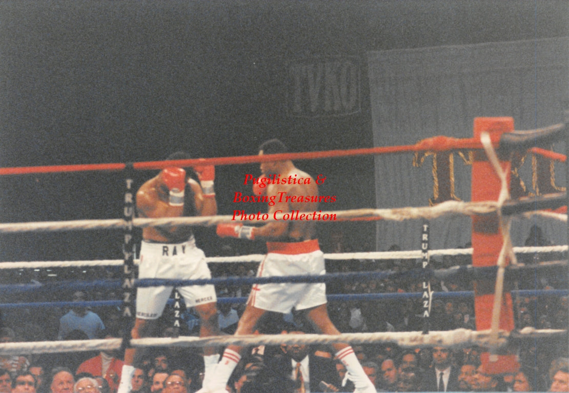 Boxing Photo #1363 - Larry Holmes vs. Ray Mercer 1992 Vintage Snapshot Photograph