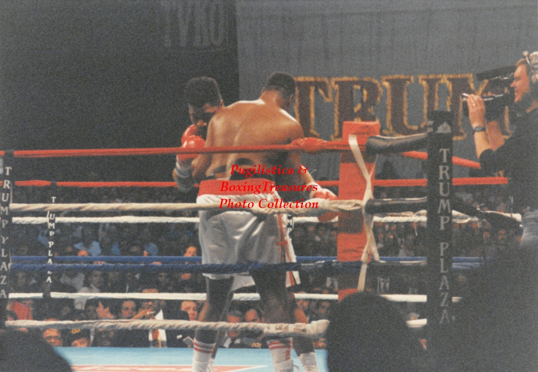 Boxing Photo #1359 - Larry Holmes vs. Ray Mercer 1992 Vintage Snapshot Photograph
