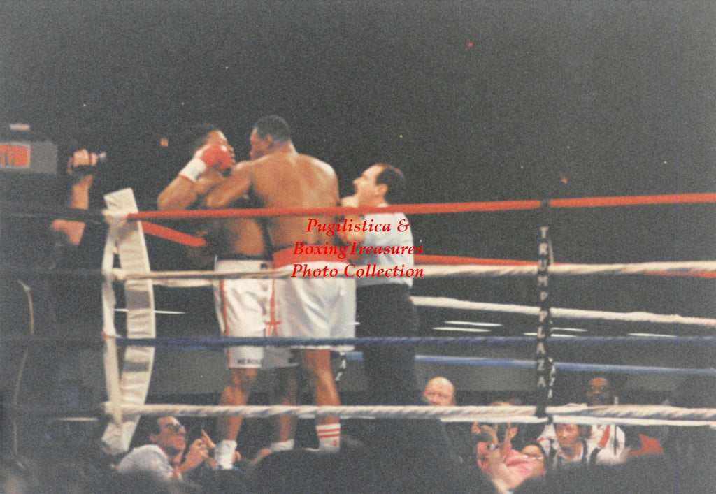 Boxing Photo #1365 - Larry Holmes vs. Ray Mercer 1992 Vintage Snapshot Photograph