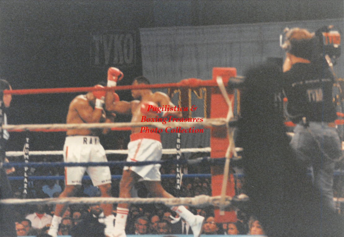 Boxing Photo #1362 - Larry Holmes vs. Ray Mercer 1992 Vintage Snapshot Photograph
