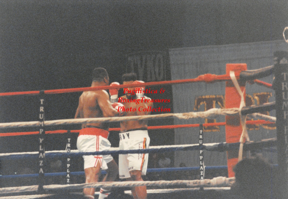 Boxing Photo #1370 - Larry Holmes vs. Ray Mercer 1992 Vintage Snapshot Photograph