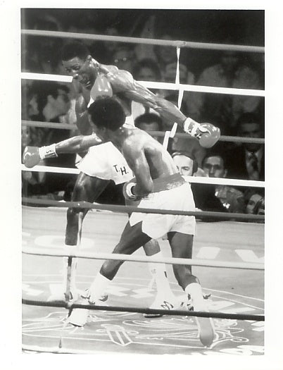 Sugar Ray Leonard vs. Thomas Hearns - 8x10 B&W Boxing Photograph
